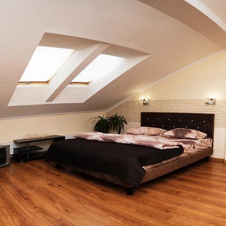 Залізнична 49 "Хочу Цю!" Appartement Ivano-Frankivsk Buitenkant foto