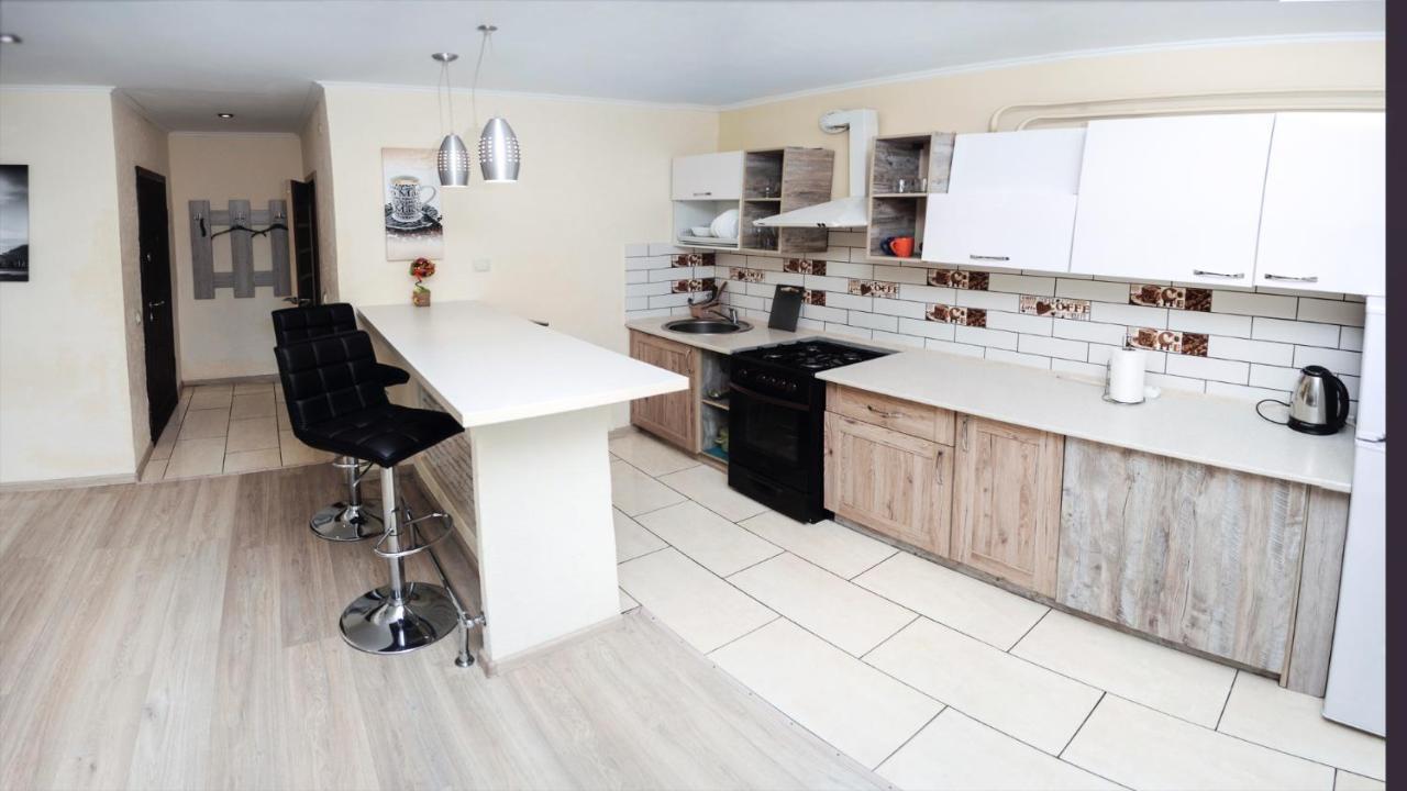 Залізнична 49 "Хочу Цю!" Appartement Ivano-Frankivsk Buitenkant foto